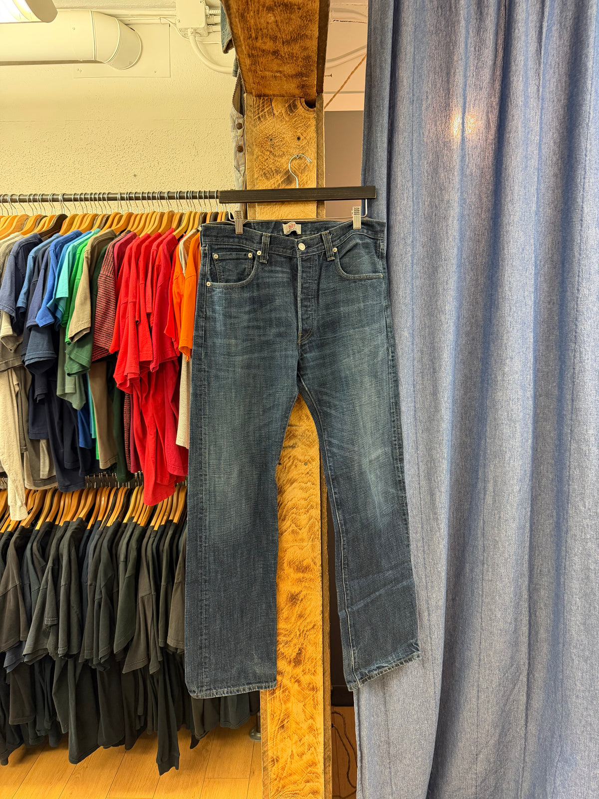 Vintage Levi’s relaxed fit dark blue jeans - 34