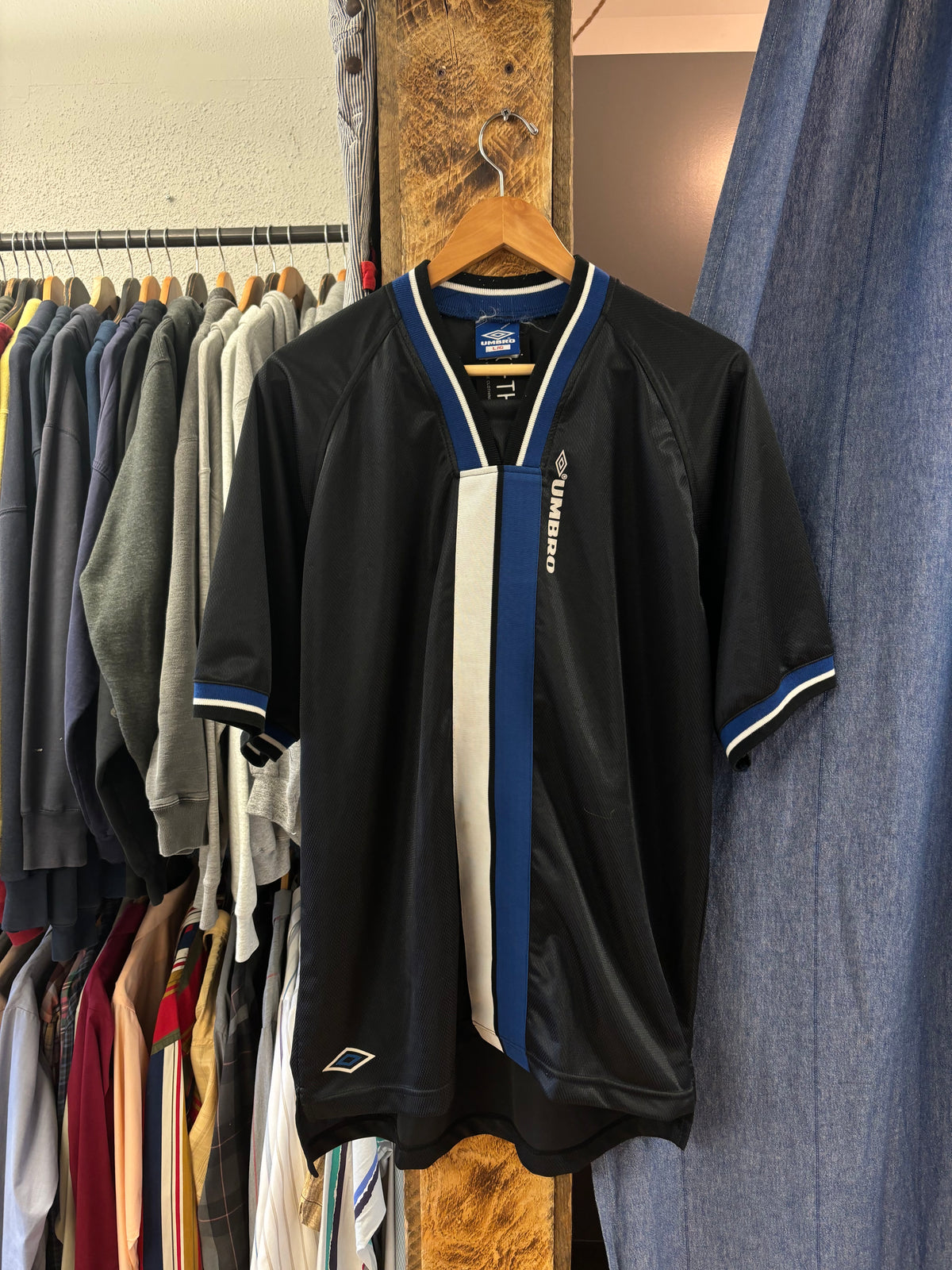 Vintage Umbro Black Jersey T-Shirt - L