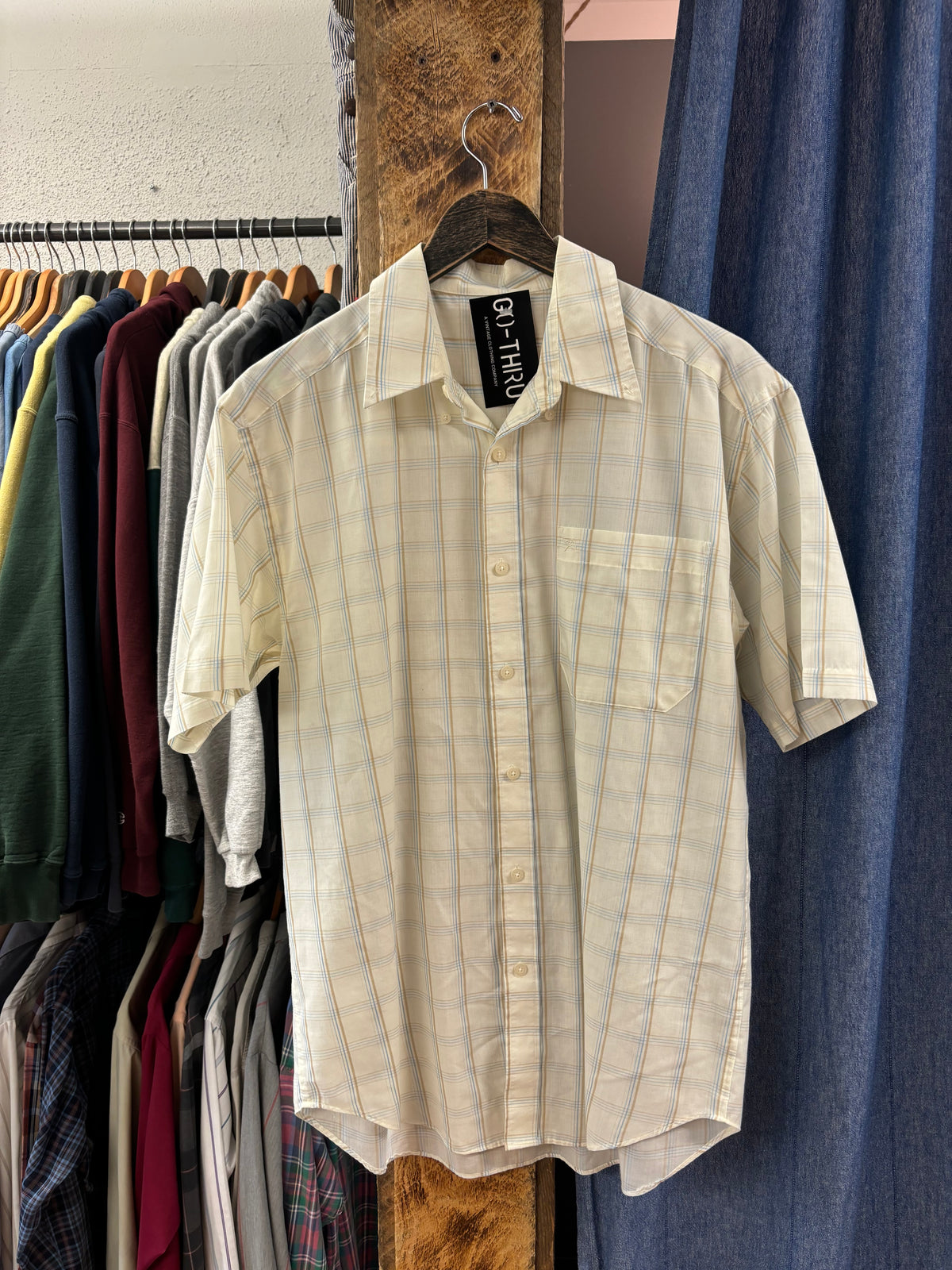 Vintage Arnold Palmer Cream/Light Blue Short Sleeve Button Up Shirt - XL