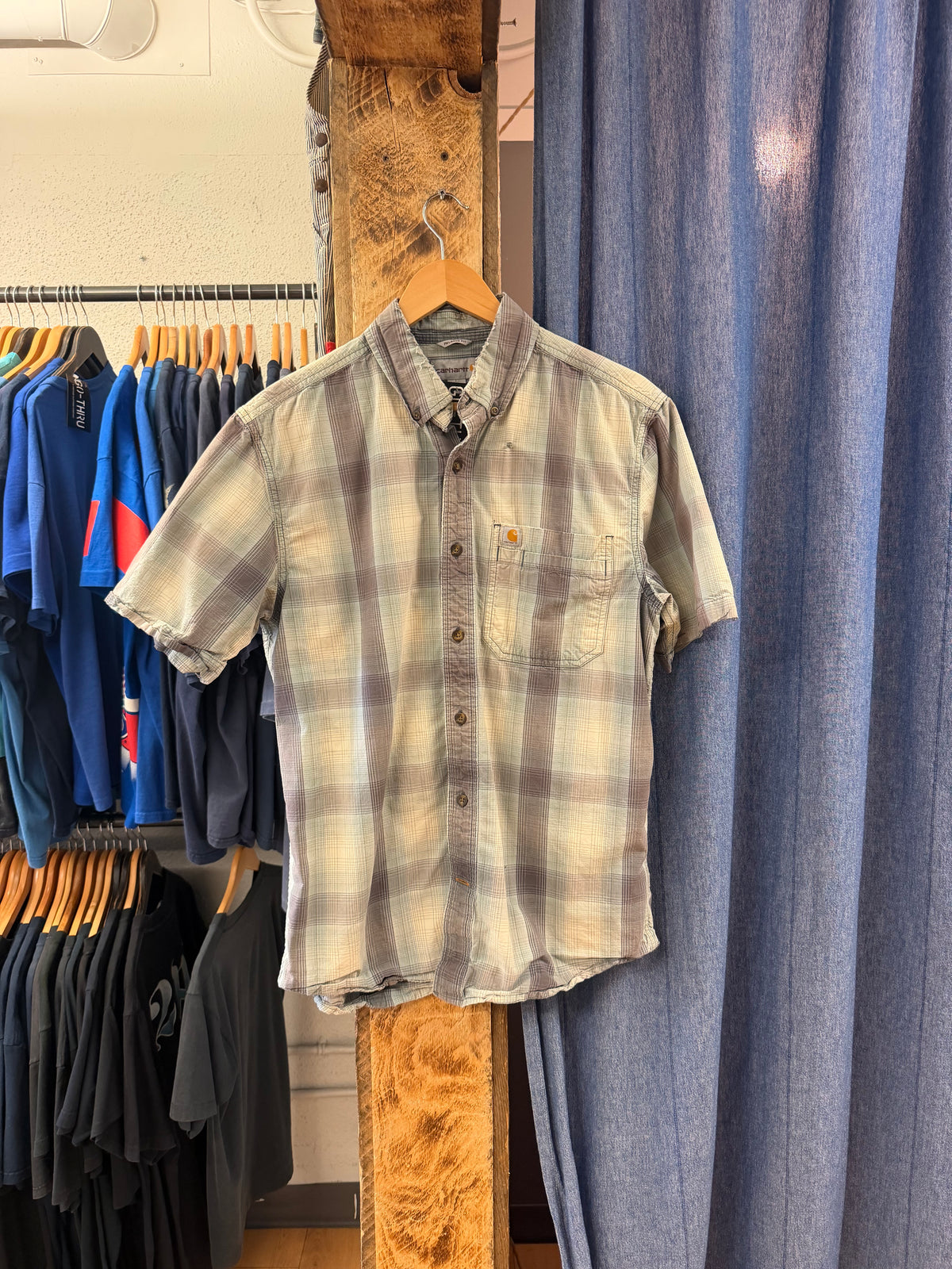 Carhartt relaxed fit button up t-shirt - M
