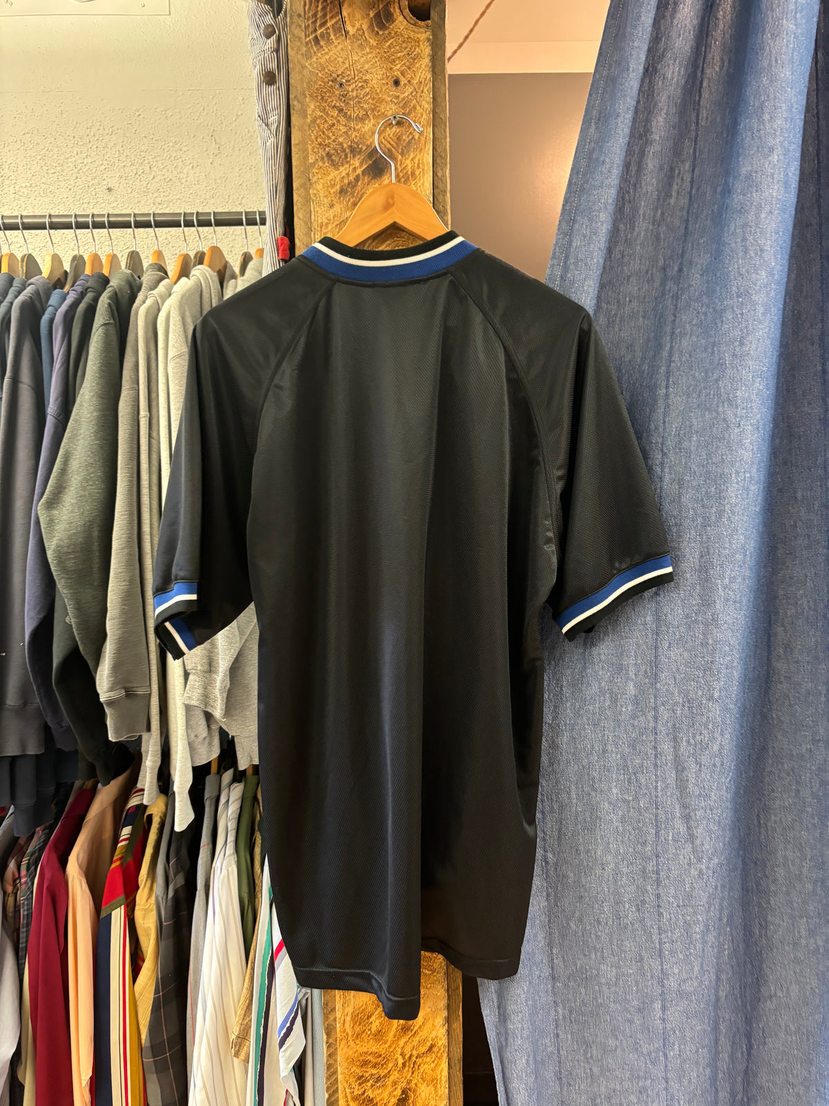 Vintage Umbro Black Jersey T-Shirt - L