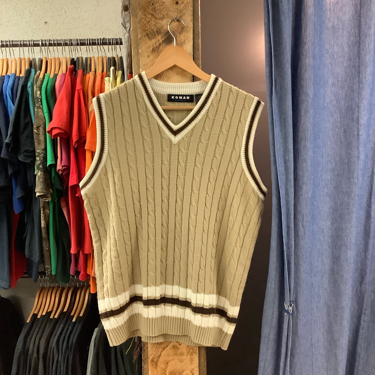 Vintage multicoloured knitted vest -