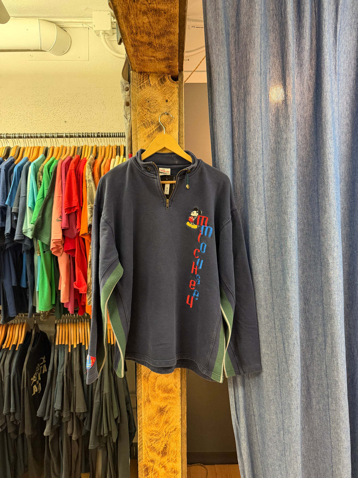 Vintage Mickey Mouse graphic navy sweatshirt - L