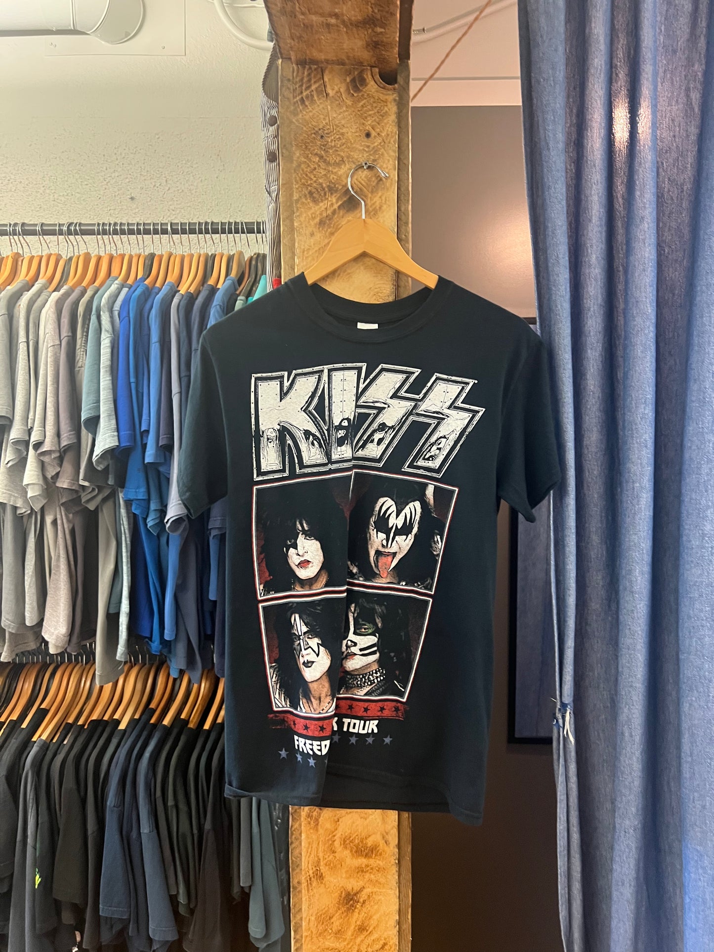 Vintage kiss freedom to rock tour Edmonton Calgary black graphic T-shirt - s