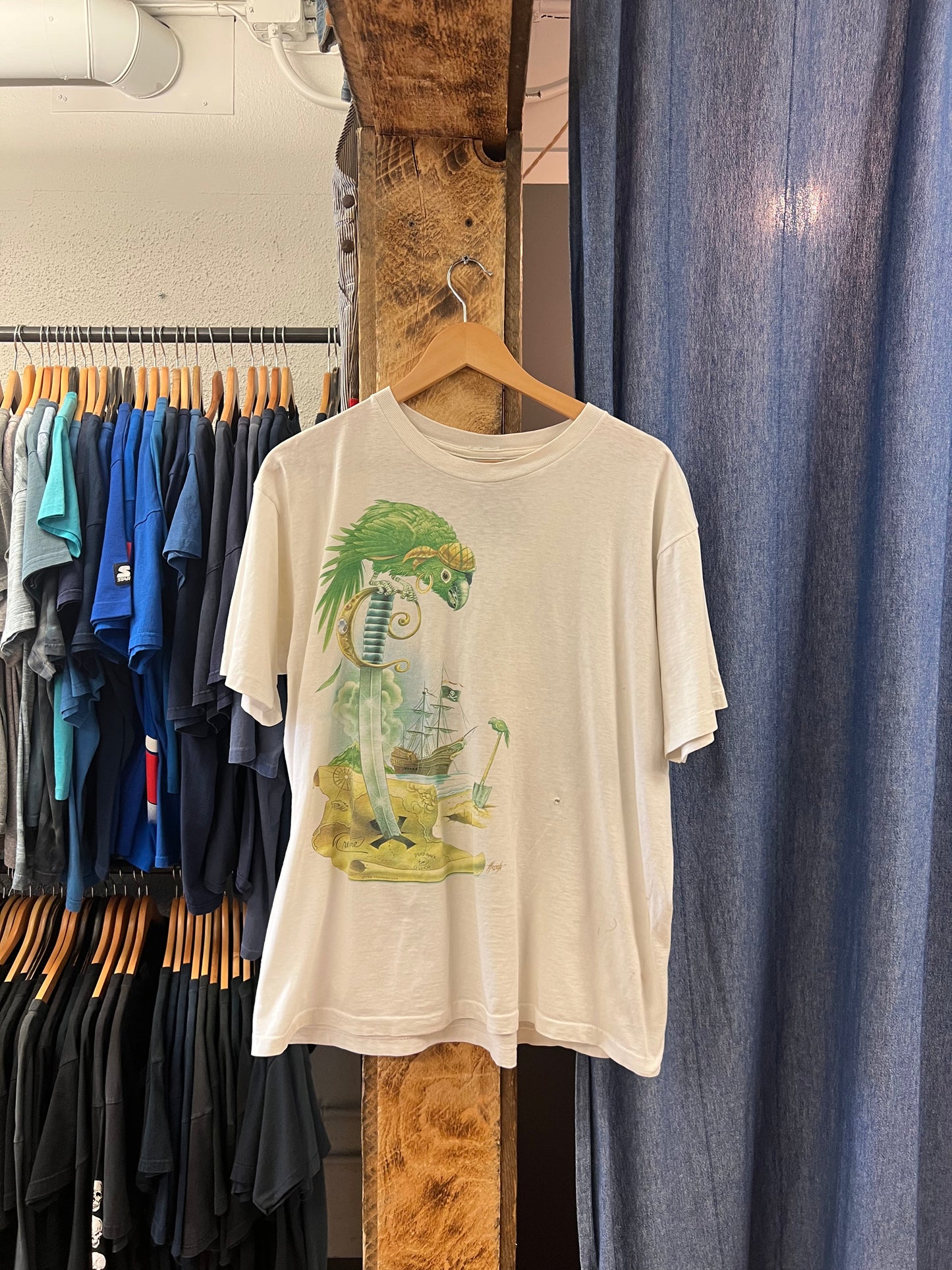 Vintage parrots of the Caribbean white graphic T-shirt - XL