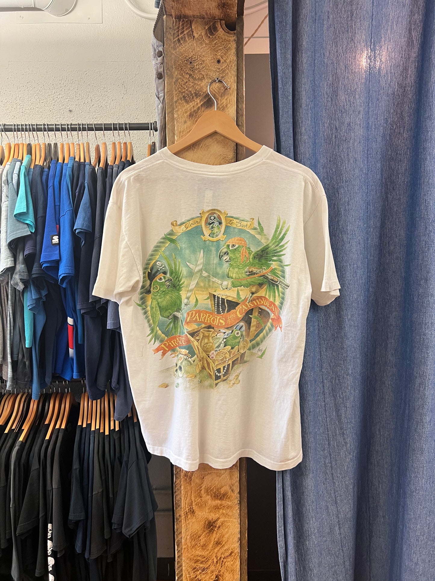 Vintage parrots of the Caribbean white graphic T-shirt - XL