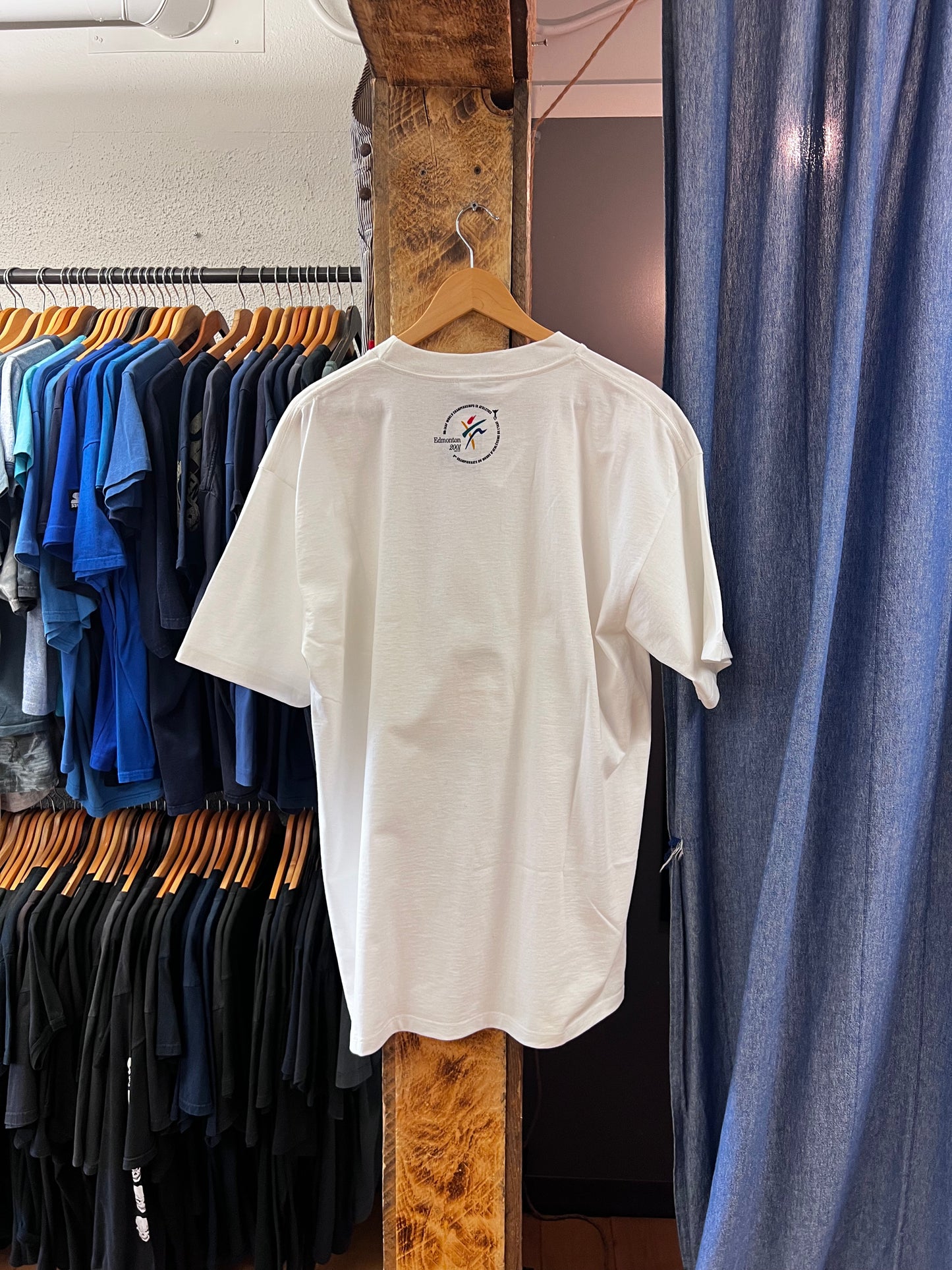 Vintage 2001 theworld’s white graphic T-shirt - XL