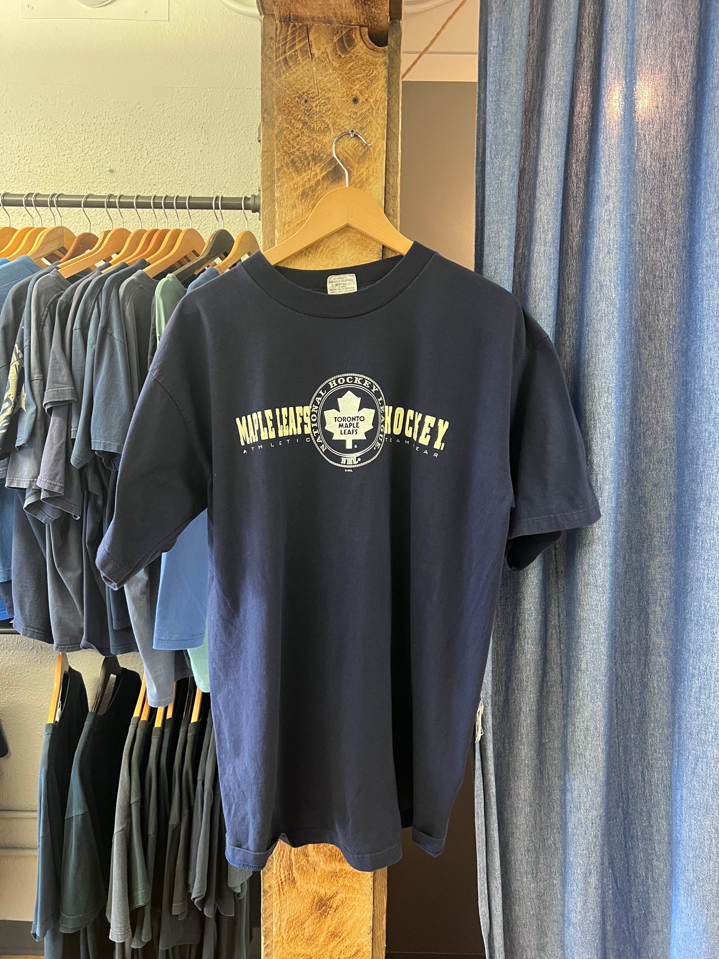 Vintage Toronto maple leafs navy graphic T-shirt - XL