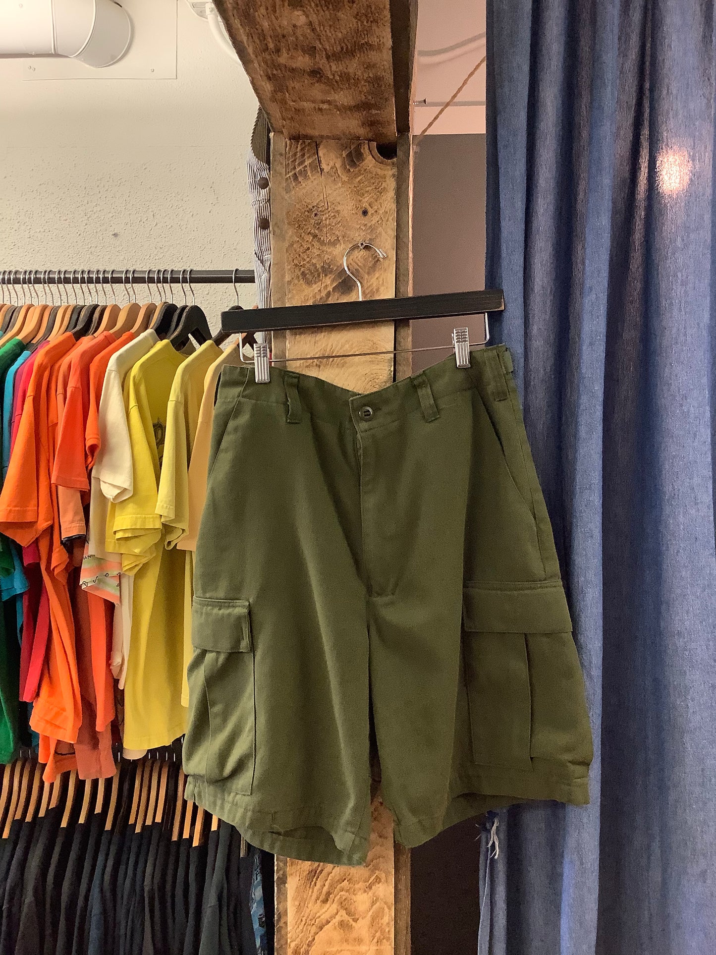 Vintage Olive green cargo shorts - 32