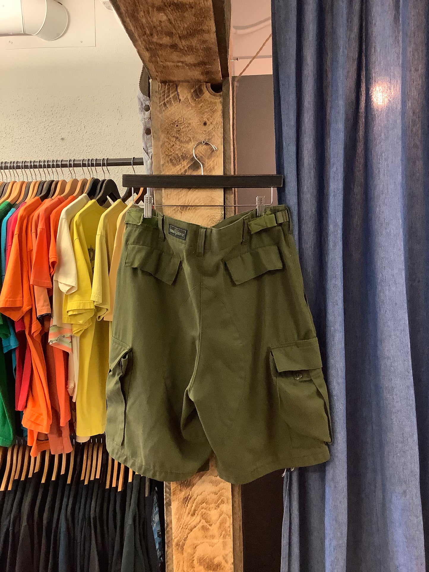 Vintage Olive green cargo shorts - 32