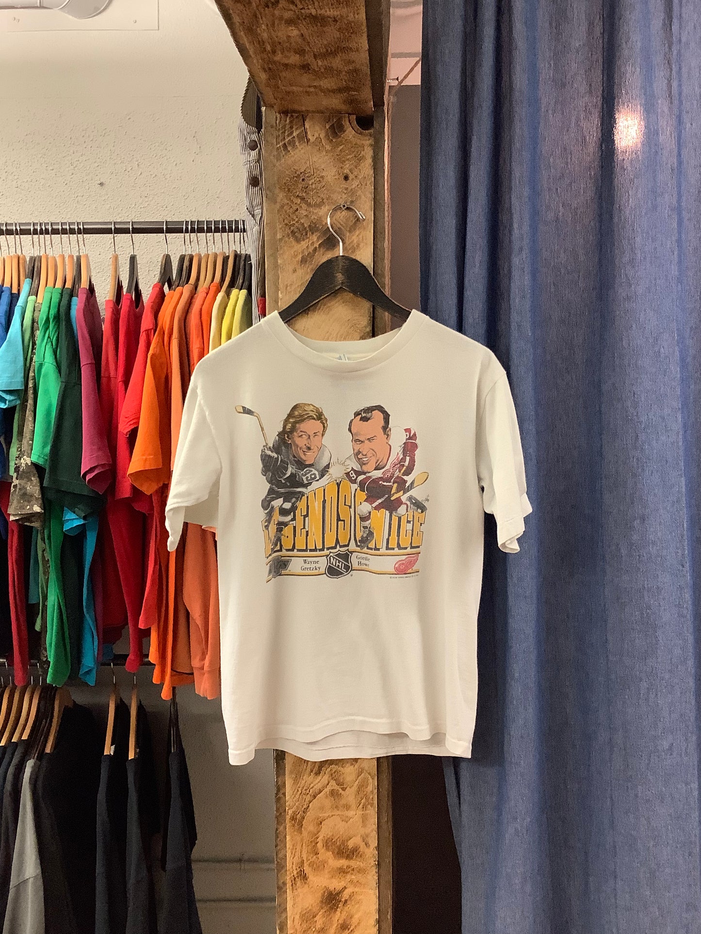 Vintage 1989 Legends on ice white graphic t-shirt - m