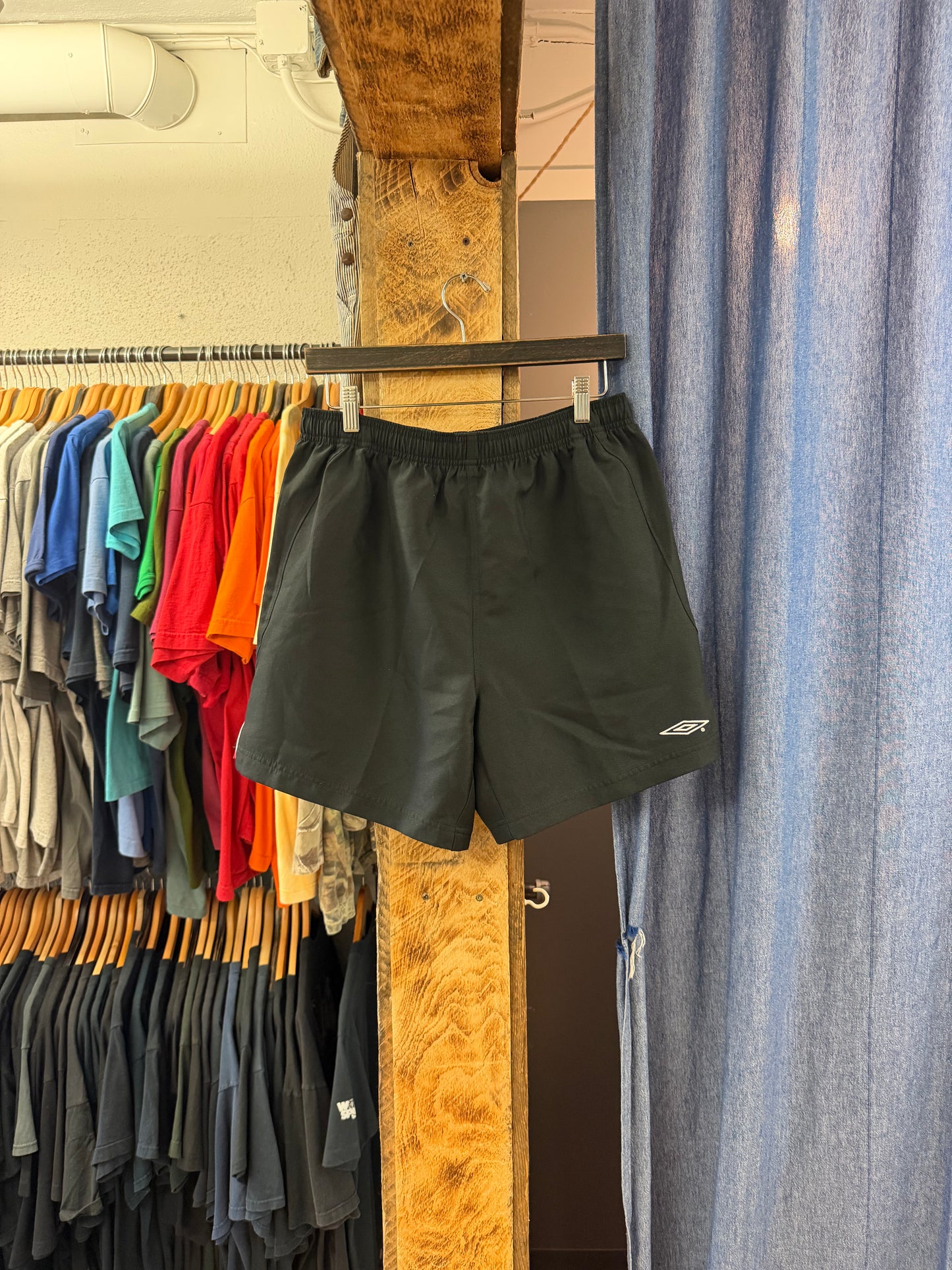 Vintage Umbro black/red shorts - M