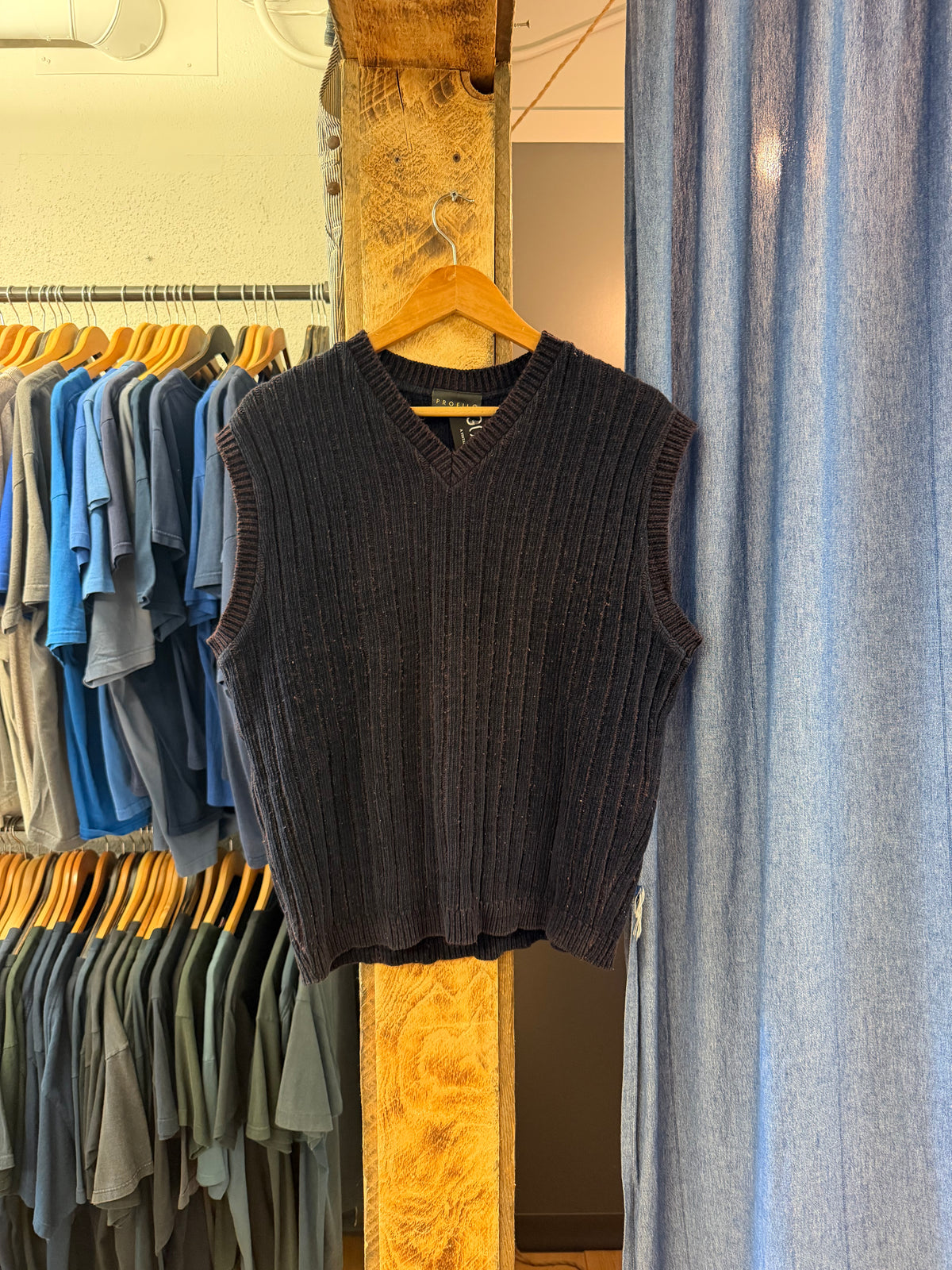 Vintage black knitted vest - XL