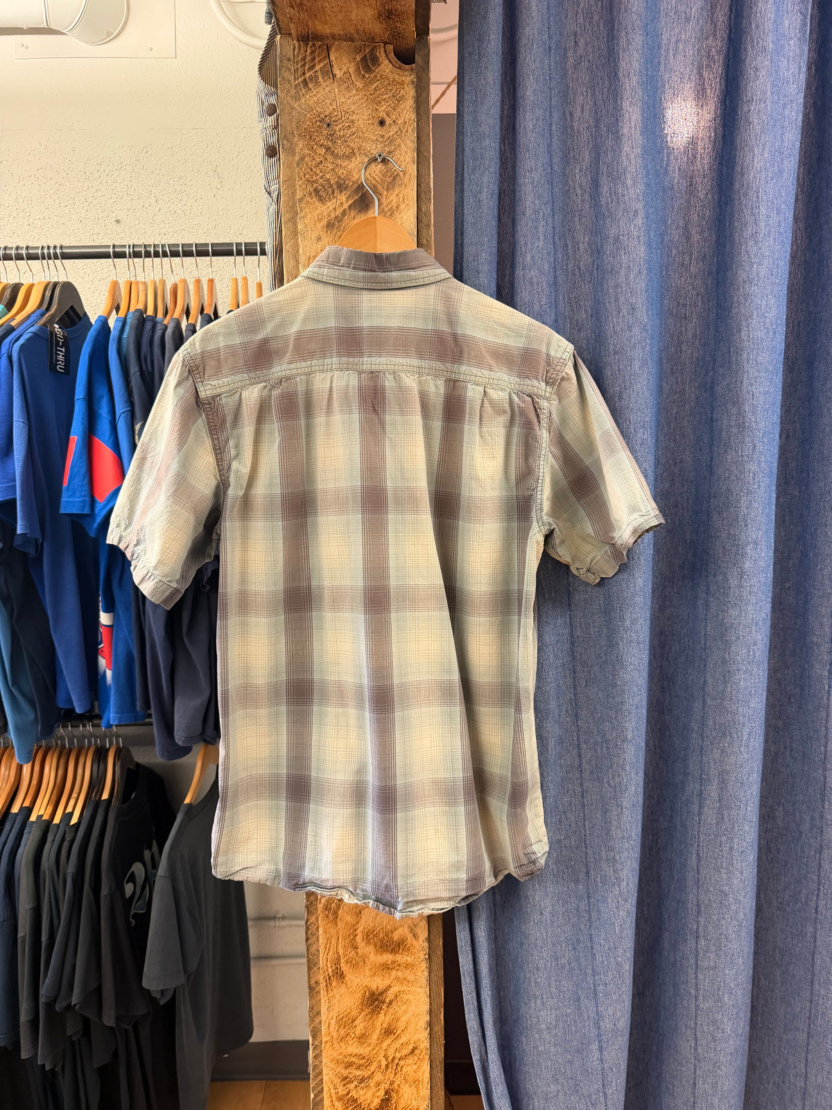 Carhartt relaxed fit button up t-shirt - M