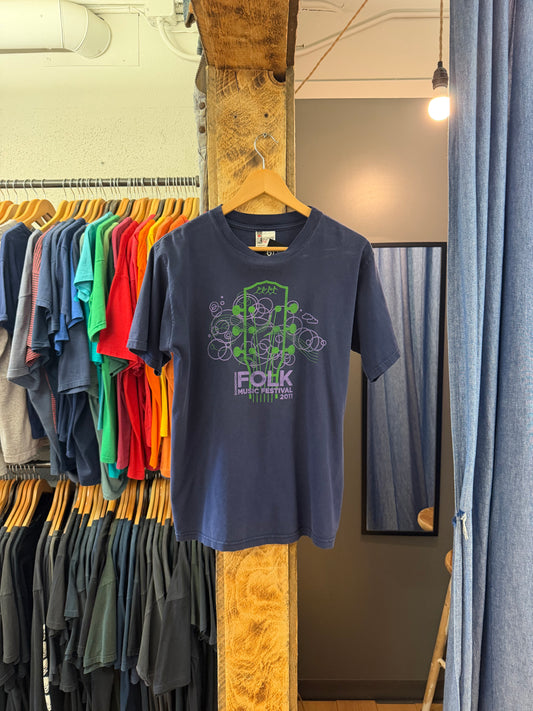 Vintage folk music festival graphic t-shirt - M