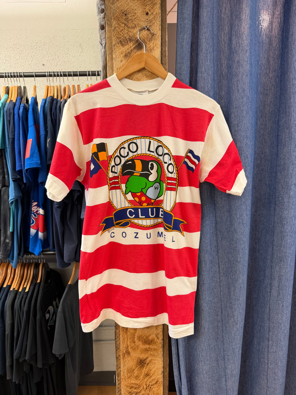 Vintage poco loco club graphic t-shirt - L