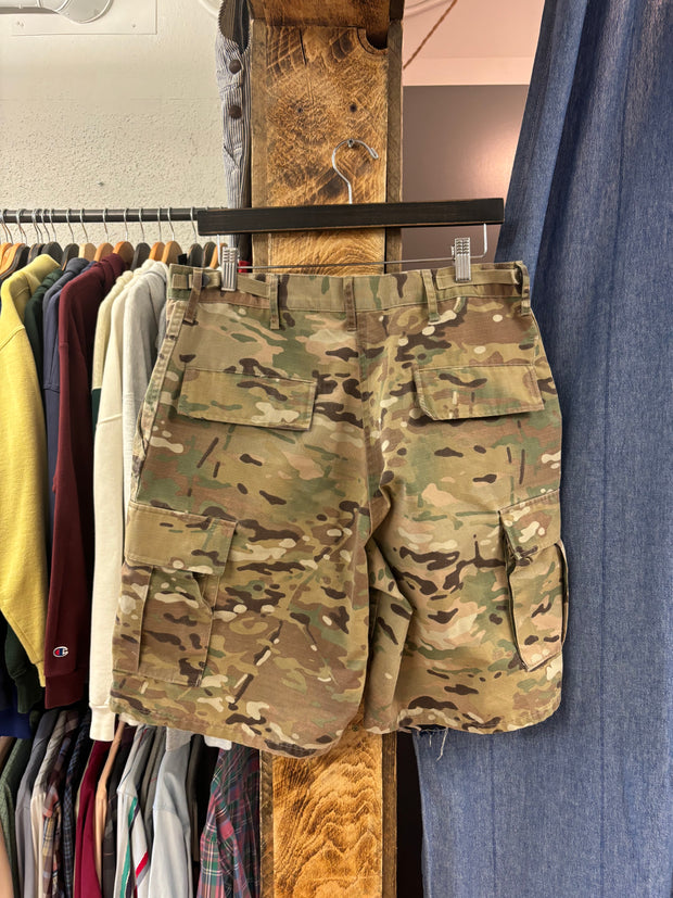 Vintage Camouflage Cargo Shorts - 33