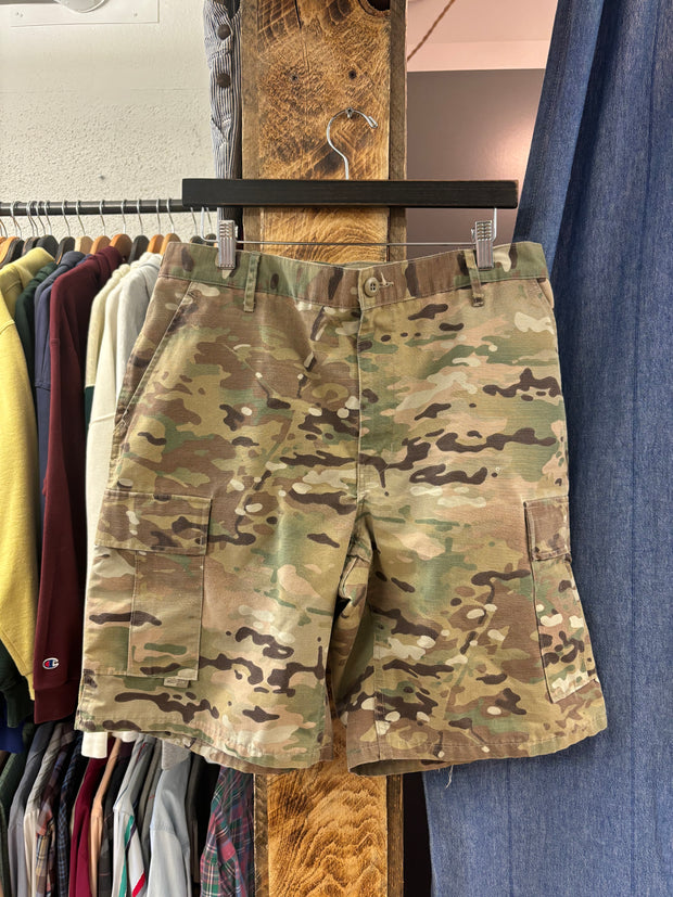 Vintage Camouflage Cargo Shorts - 33