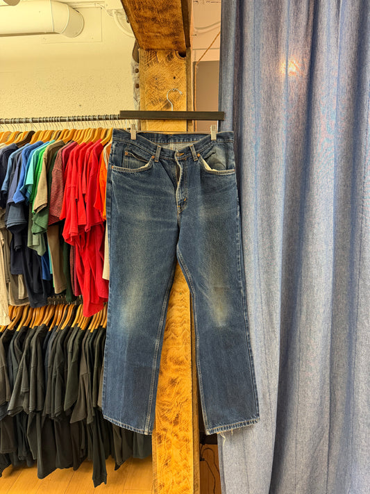 Vintage Levi’s straight leg dark blue jeans - 32