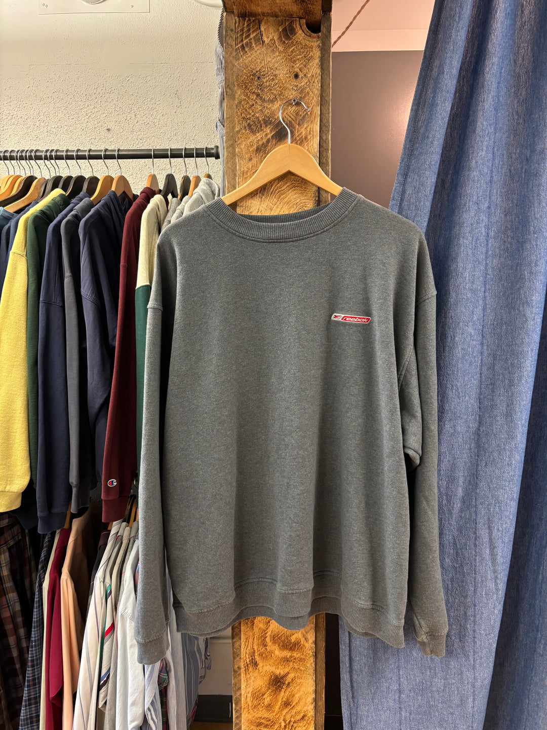 トップス chimala TOP GRAY VINTAGE CREW SWEAT Red Tab Crewneck Sweater - Grey | Levi's® CA