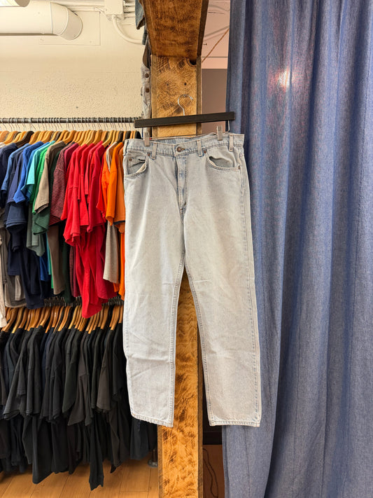 Vintage Levi’s relaxed fit light blue jeans - 36