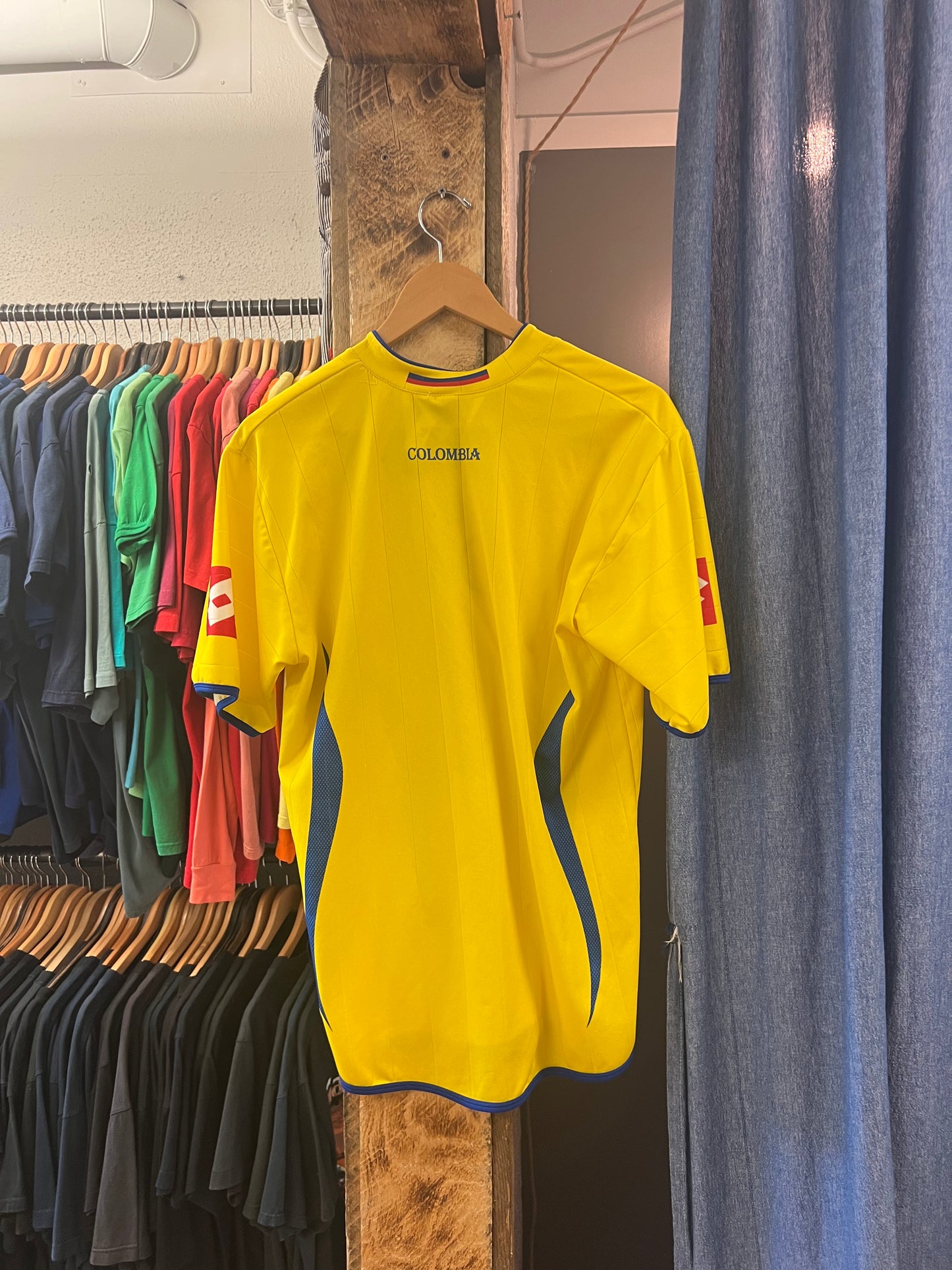 Vintage Colombia yellow soccer jersey - XL