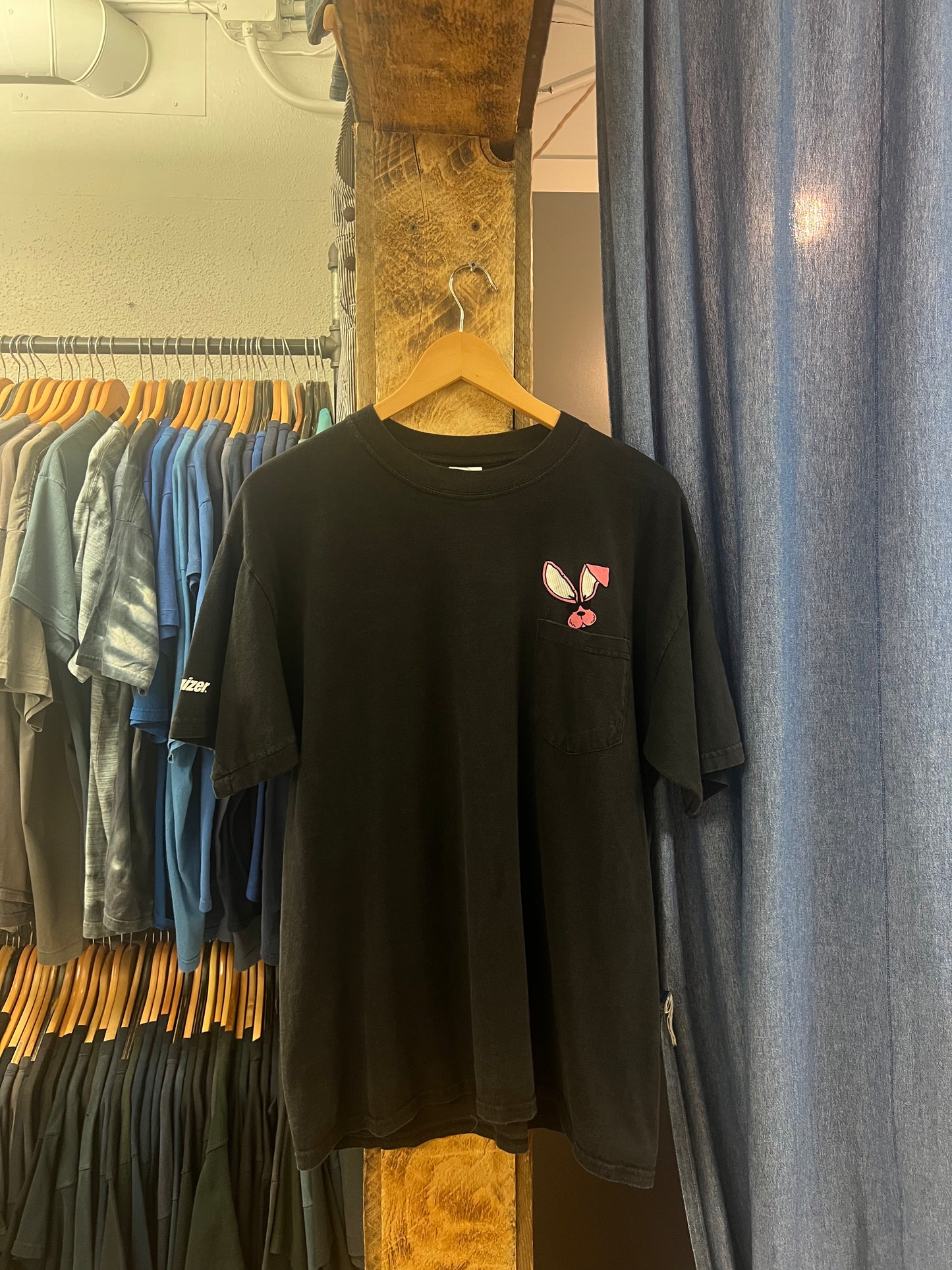 Vintage pink bunny black graphic T-shirt - L