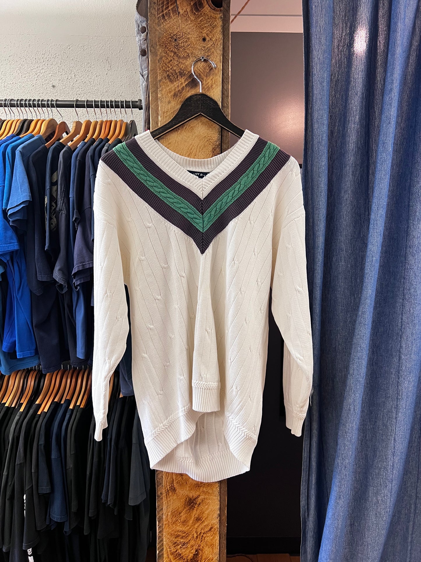 Vintage White/Green/Purple V Neck Sweater - m