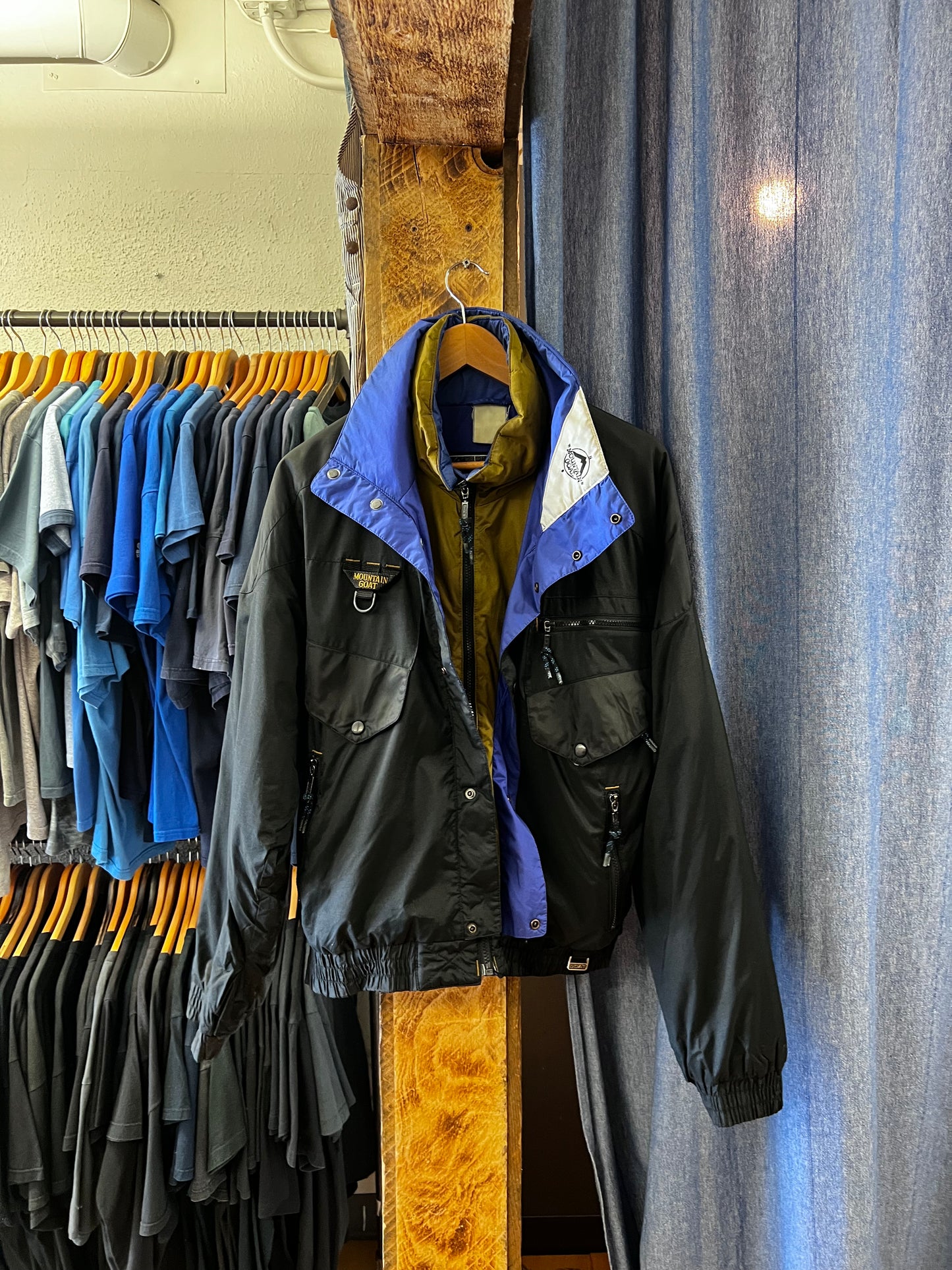 Vintage mountain goat black/purple/olive windbreaker jacket - m