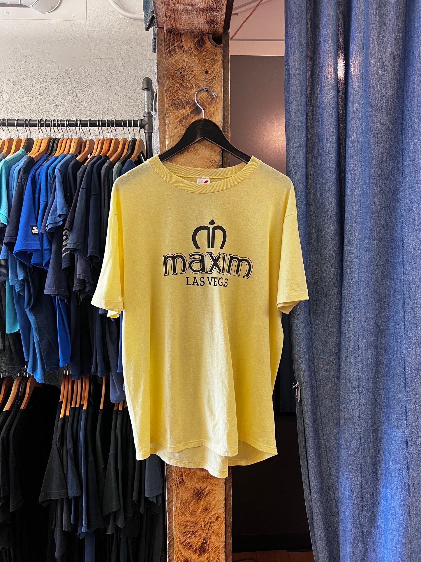 Vintage Jerzees Maxima Yellow Las Vegas Logo Yellow T-shirt - XL