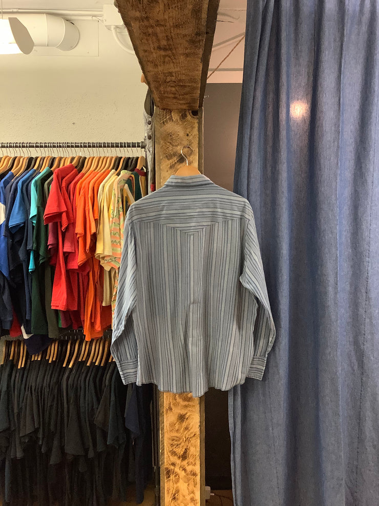 Vintage Wrangler Blue Pearl snap Button Up - L