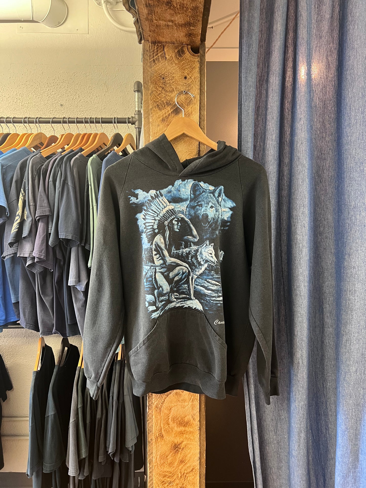 Vintage Wolf Graphic Raglan Black Hoodie - L