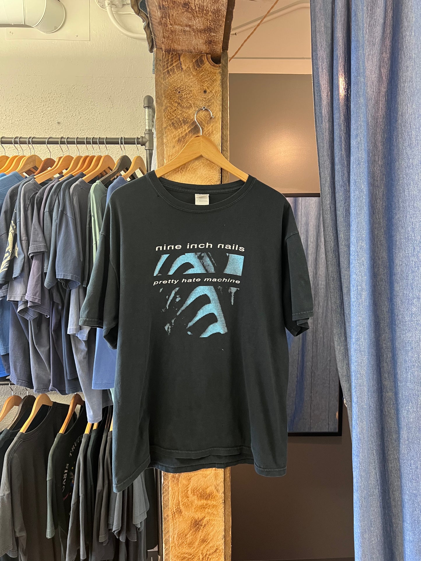 Vintage nine inch nails graphic black T-shirt - L