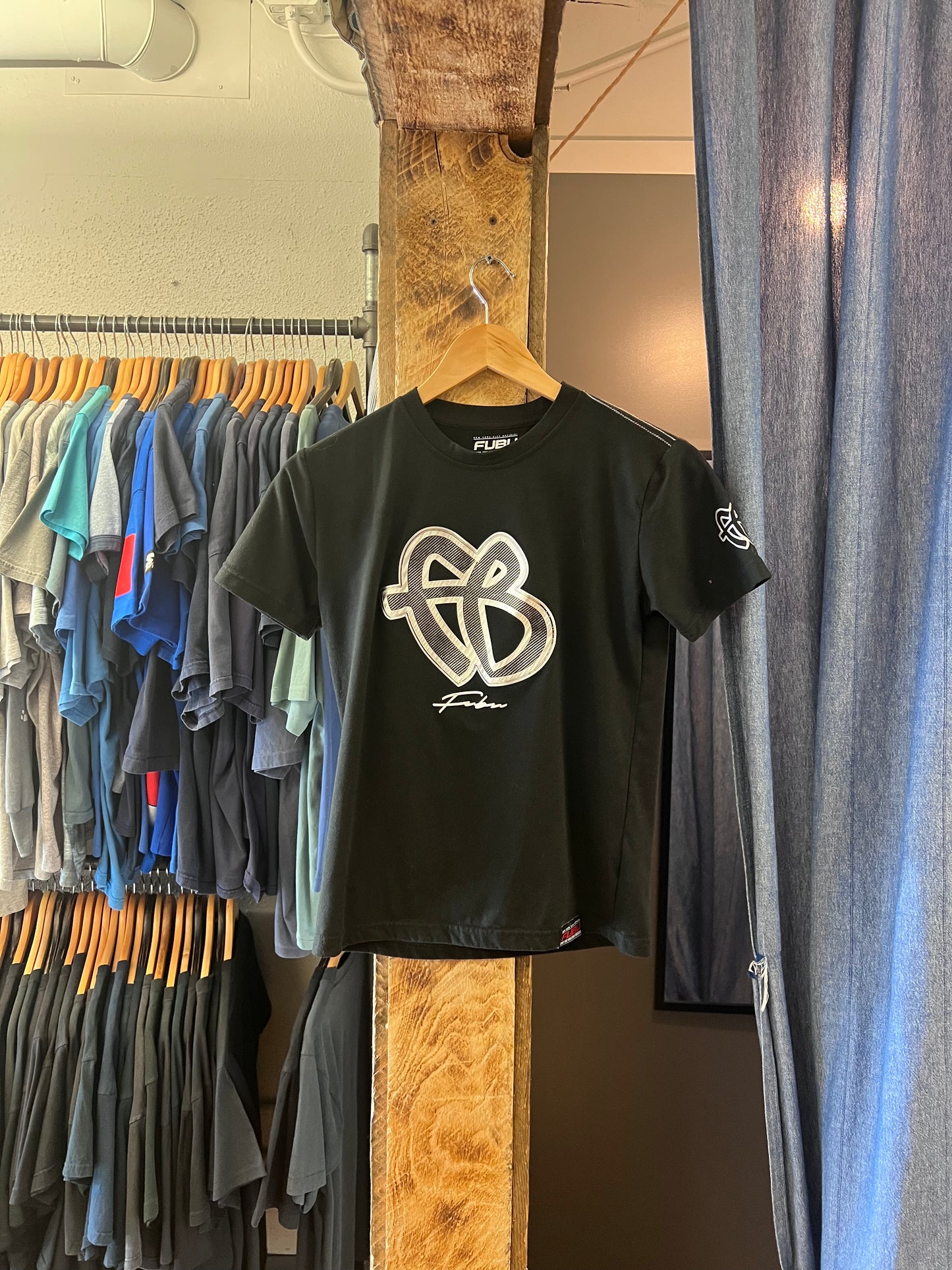 Vintage Fubu black graphic T-shirt - s