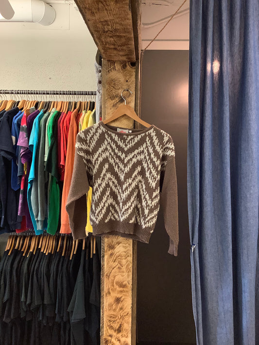 Vintage women’s brown/white knit sweater - s