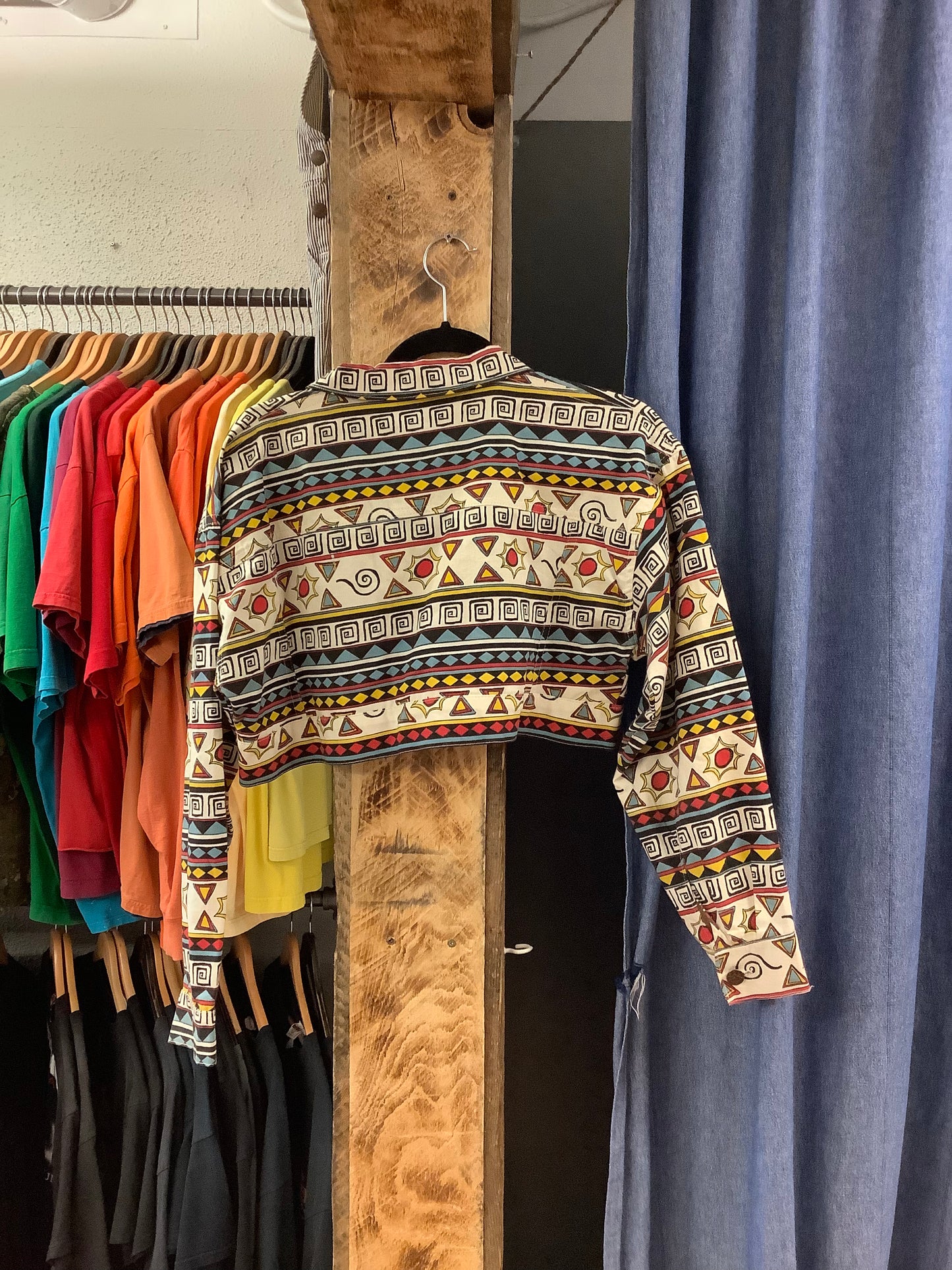 Vintage multicoloured women’s cropped button up - M