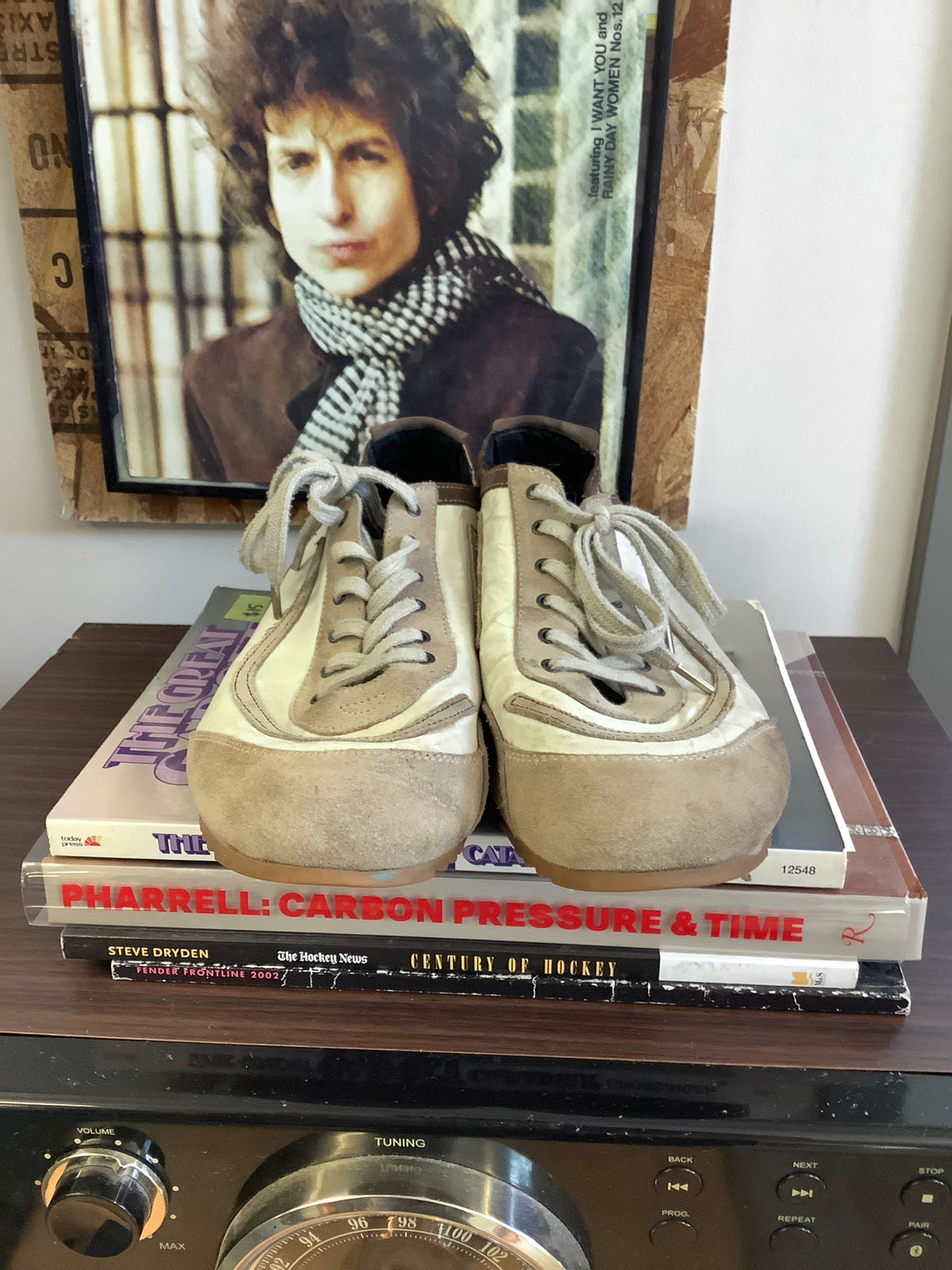 Vintage Tan/Brown Low Top Sneakers - 12