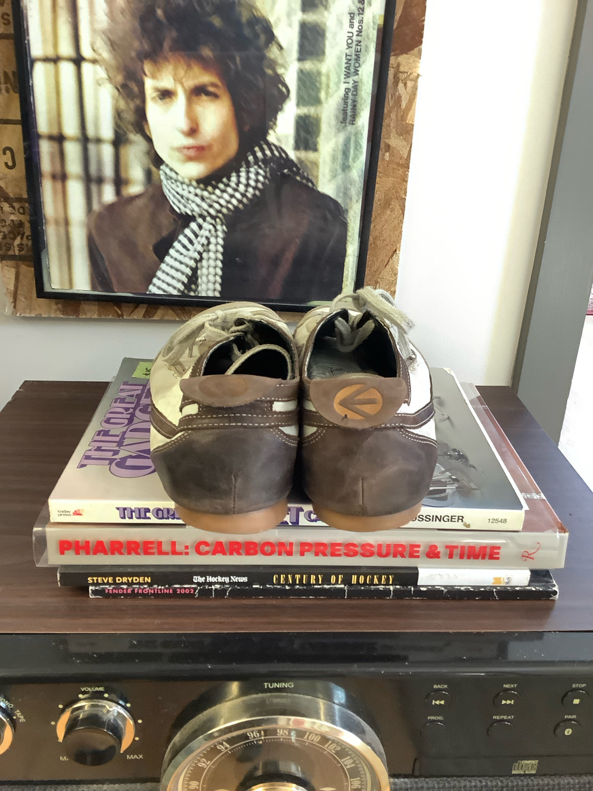 Vintage Tan/Brown Low Top Sneakers - 12