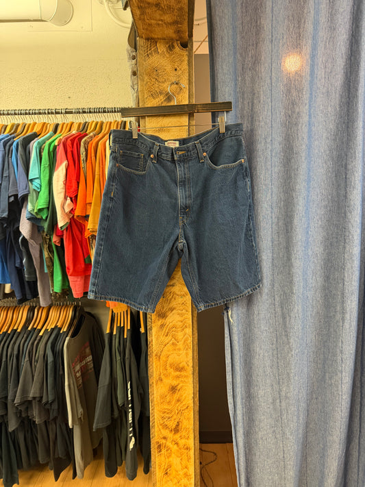 Vintage Levi’s blue jorts - 40