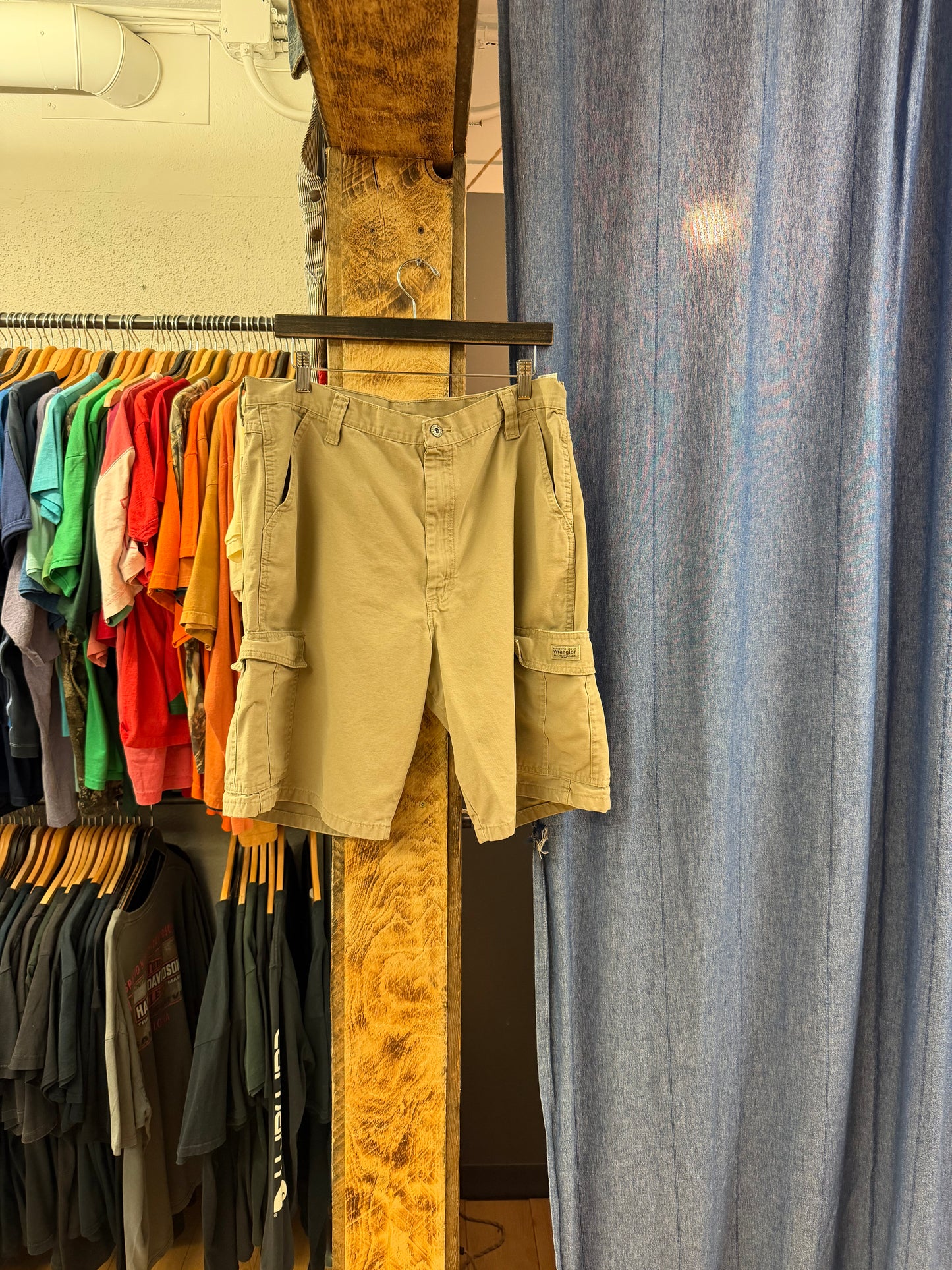 Vintage wrangler beige cargo shorts - 36