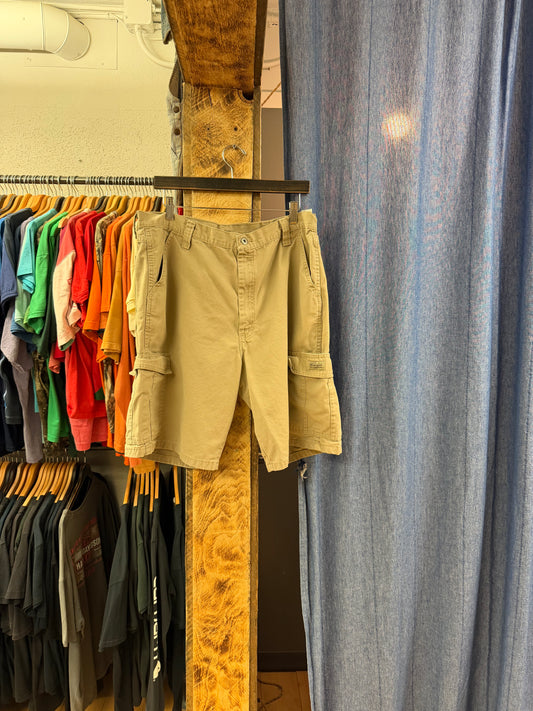 Vintage wrangler beige cargo shorts - 36
