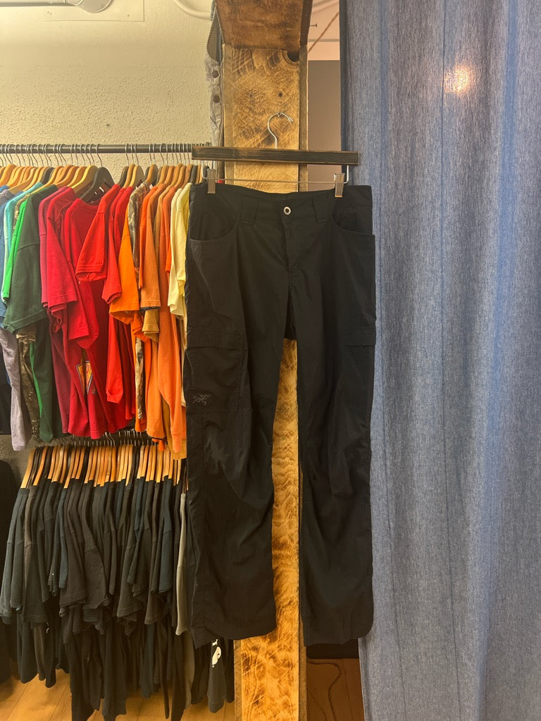 Vintage Arc’teryx black nylon pants - 32
