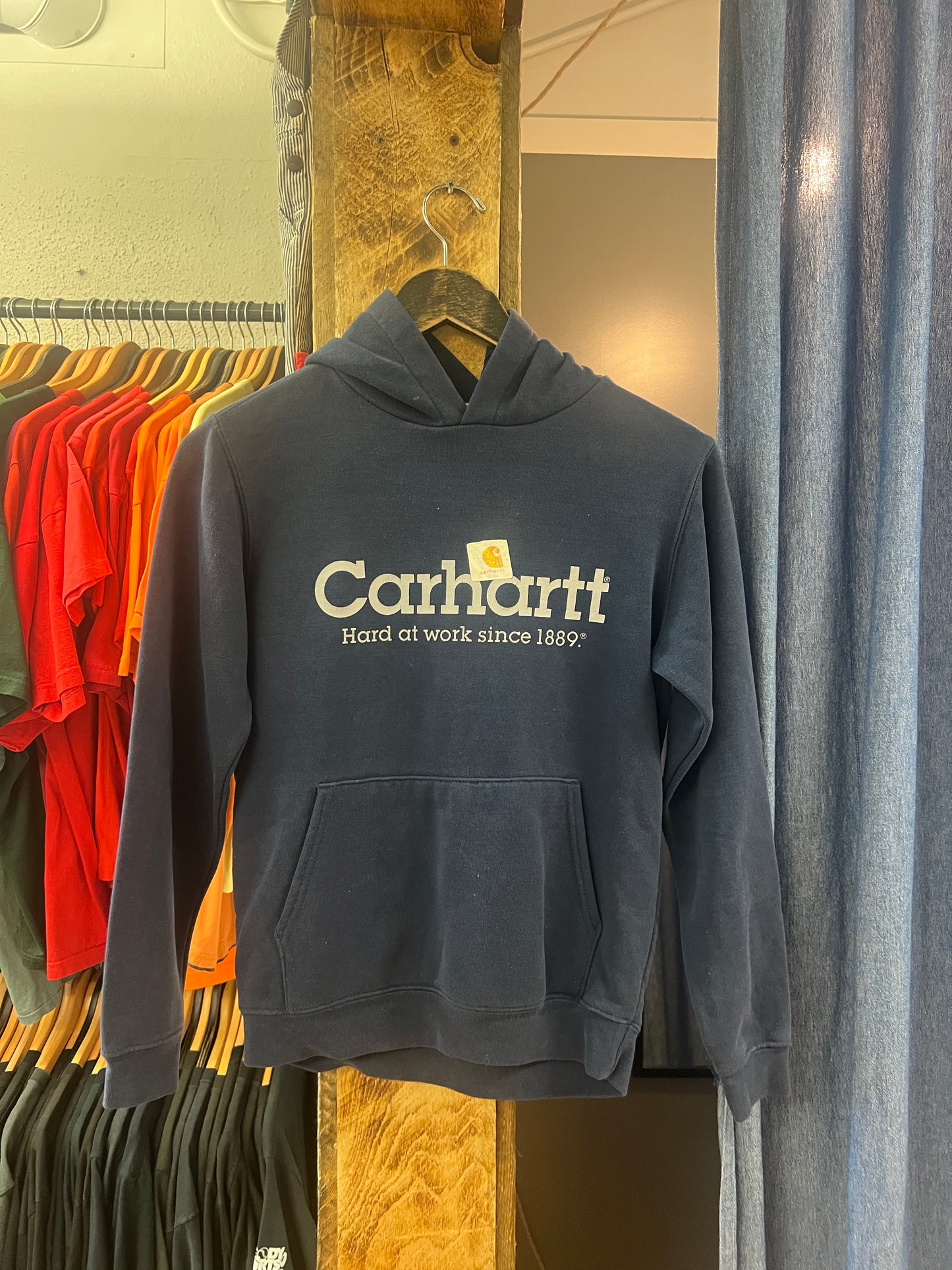 Vintage Carharrt Kid’s navy pullover hoodie - L