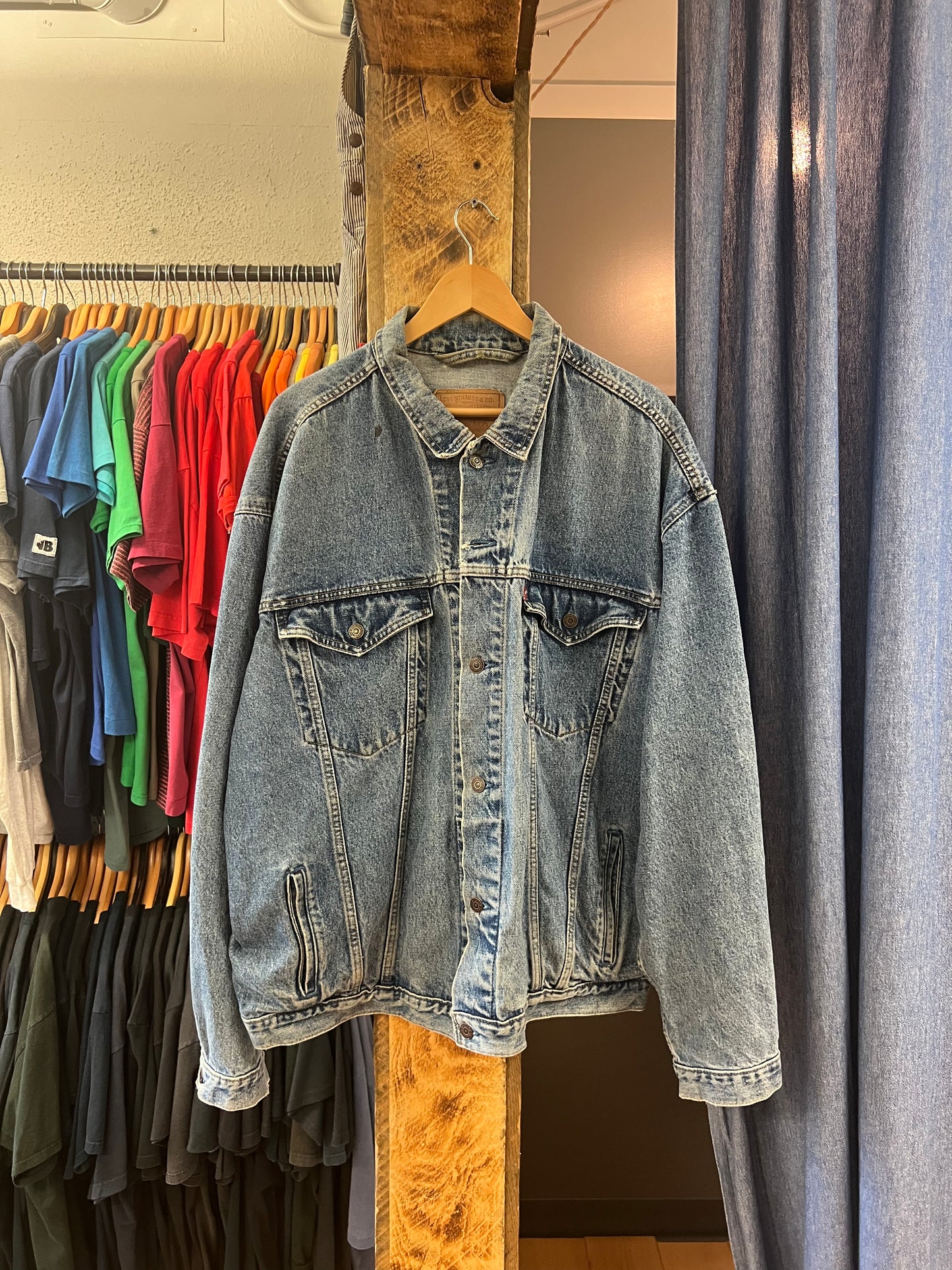 Vintage Levi light wash blue denim jacket - XXL