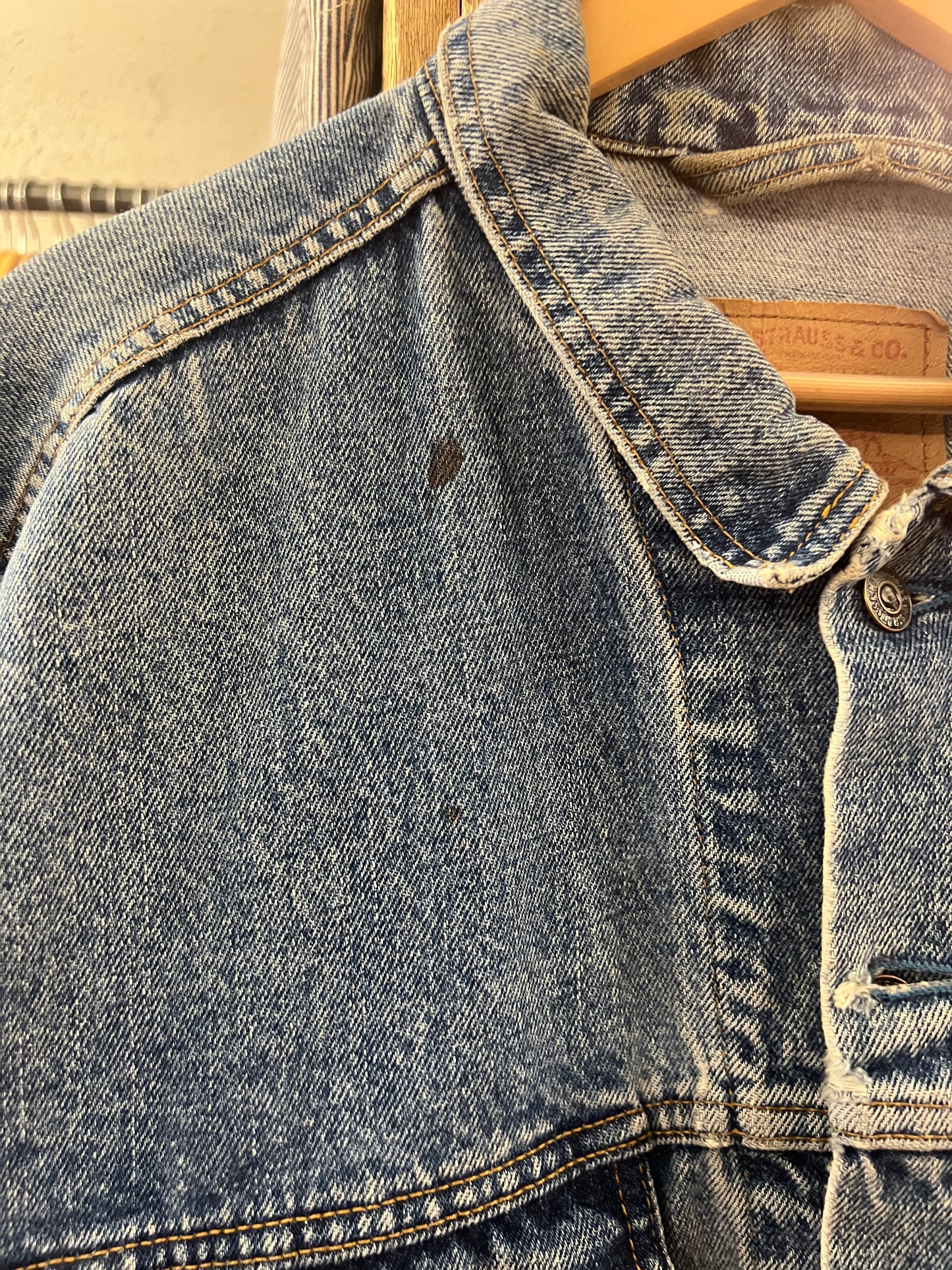 Vintage Levi light wash blue denim jacket - XXL